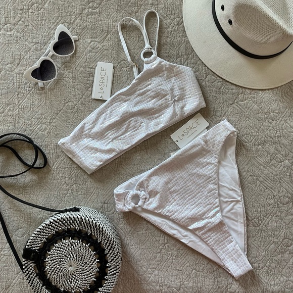 NEW! LSpace Set Indiana top and Jones Bottom Bitsy in gloss white gator - Picture 11 of 15